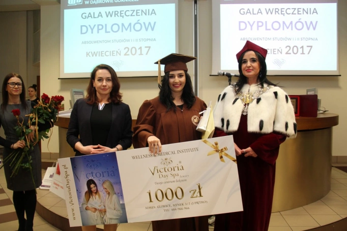 Zdjęcie nr 40 z galerii Gala wręczenia dyplomów absolwentom studiów I i II stopnia - 07.04.2017