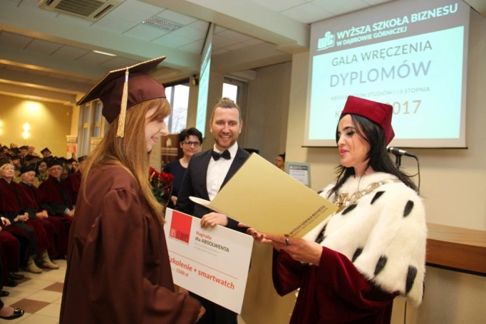 Zdjęcie nr 41 z galerii Gala wręczenia dyplomów absolwentom studiów I i II stopnia - 07.04.2017