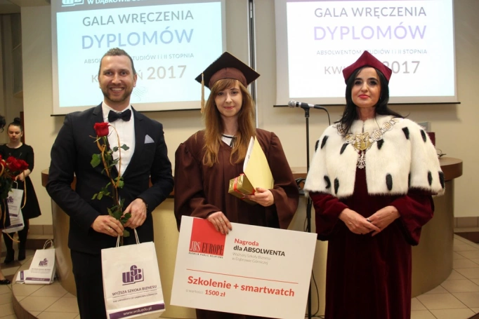 Zdjęcie nr 42 z galerii Gala wręczenia dyplomów absolwentom studiów I i II stopnia - 07.04.2017