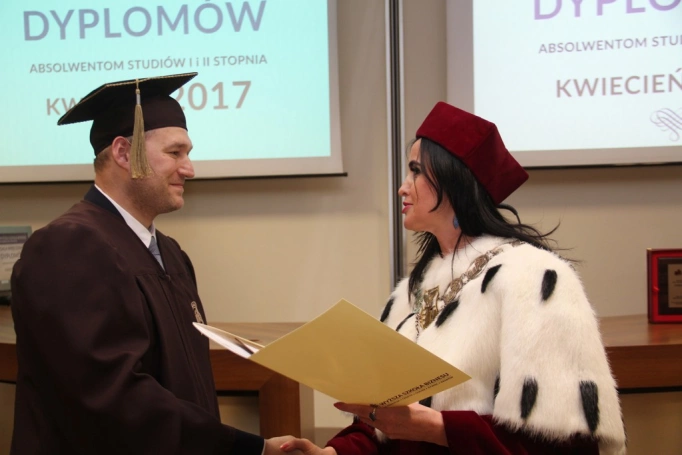 Zdjęcie nr 48 z galerii Gala wręczenia dyplomów absolwentom studiów I i II stopnia - 07.04.2017