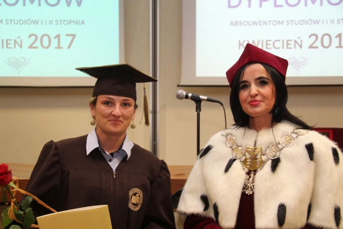 Zdjęcie nr 52 z galerii Gala wręczenia dyplomów absolwentom studiów I i II stopnia - 07.04.2017