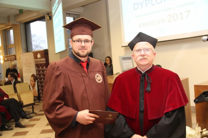 Zdjęcie nr 58 z galerii Gala wręczenia dyplomów absolwentom studiów I i II stopnia - 07.04.2017