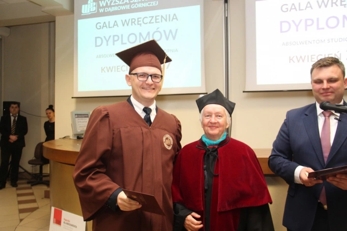 Zdjęcie nr 61 z galerii Gala wręczenia dyplomów absolwentom studiów I i II stopnia - 07.04.2017
