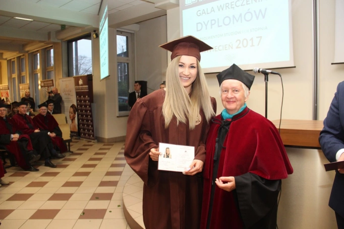 Zdjęcie nr 65 z galerii Gala wręczenia dyplomów absolwentom studiów I i II stopnia - 07.04.2017