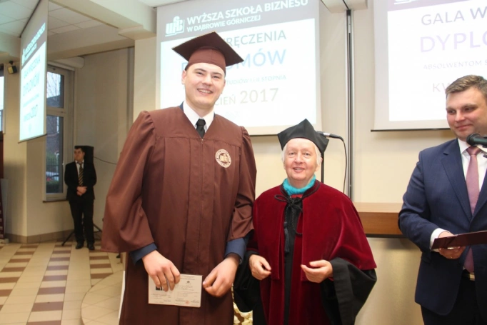 Zdjęcie nr 66 z galerii Gala wręczenia dyplomów absolwentom studiów I i II stopnia - 07.04.2017