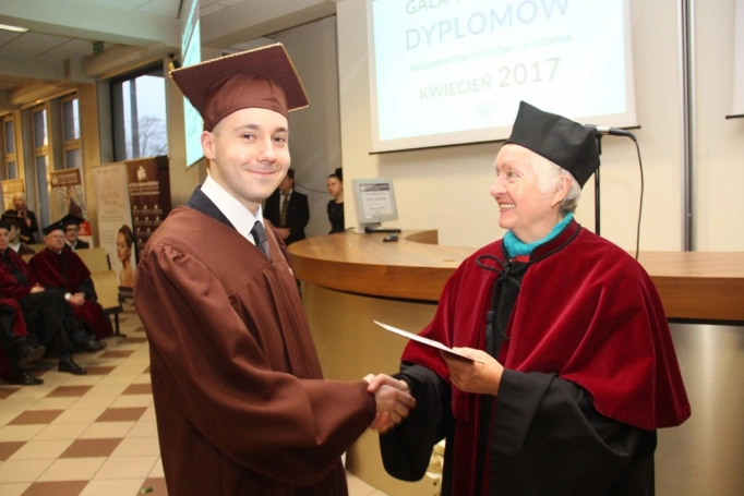 Zdjęcie nr 67 z galerii Gala wręczenia dyplomów absolwentom studiów I i II stopnia - 07.04.2017