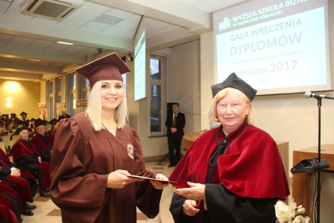 Zdjęcie nr 70 z galerii Gala wręczenia dyplomów absolwentom studiów I i II stopnia - 07.04.2017