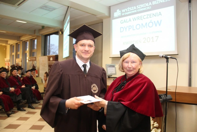 Zdjęcie nr 71 z galerii Gala wręczenia dyplomów absolwentom studiów I i II stopnia - 07.04.2017