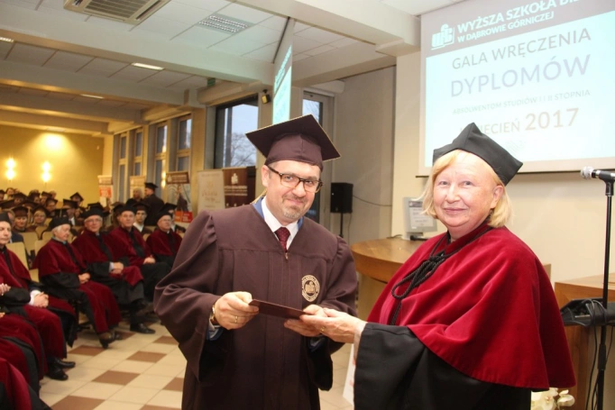 Zdjęcie nr 72 z galerii Gala wręczenia dyplomów absolwentom studiów I i II stopnia - 07.04.2017