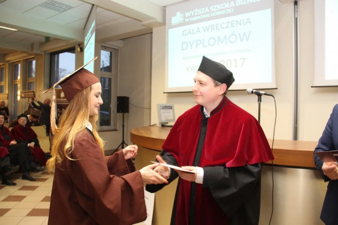 Zdjęcie nr 78 z galerii Gala wręczenia dyplomów absolwentom studiów I i II stopnia - 07.04.2017