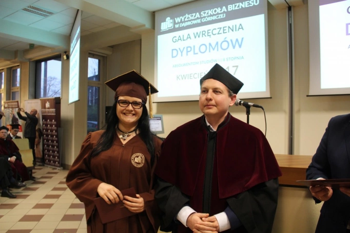 Zdjęcie nr 79 z galerii Gala wręczenia dyplomów absolwentom studiów I i II stopnia - 07.04.2017
