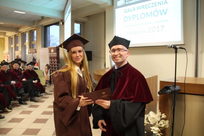 Zdjęcie nr 81 z galerii Gala wręczenia dyplomów absolwentom studiów I i II stopnia - 07.04.2017