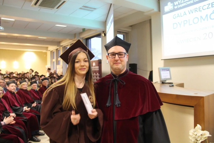 Zdjęcie nr 85 z galerii Gala wręczenia dyplomów absolwentom studiów I i II stopnia - 07.04.2017