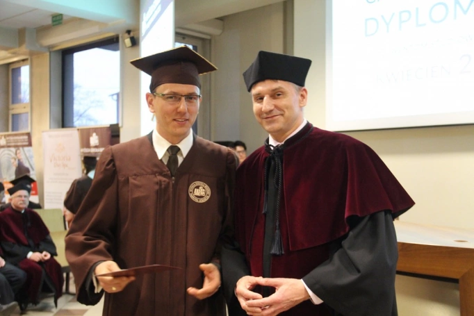 Zdjęcie nr 90 z galerii Gala wręczenia dyplomów absolwentom studiów I i II stopnia - 07.04.2017
