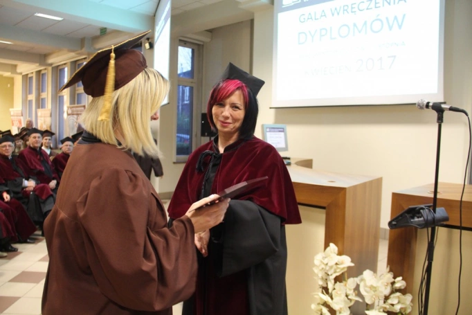 Zdjęcie nr 93 z galerii Gala wręczenia dyplomów absolwentom studiów I i II stopnia - 07.04.2017
