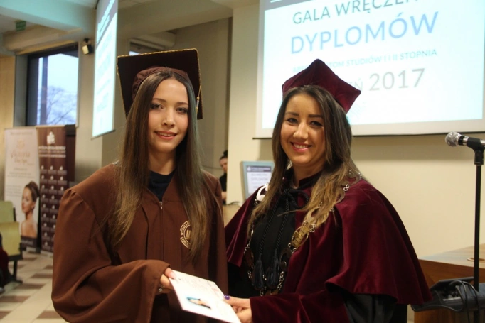 Zdjęcie nr 97 z galerii Gala wręczenia dyplomów absolwentom studiów I i II stopnia - 07.04.2017