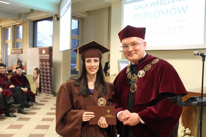 Zdjęcie nr 101 z galerii Gala wręczenia dyplomów absolwentom studiów I i II stopnia - 07.04.2017