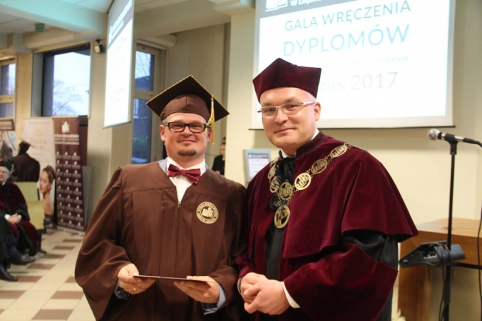 Zdjęcie nr 102 z galerii Gala wręczenia dyplomów absolwentom studiów I i II stopnia - 07.04.2017