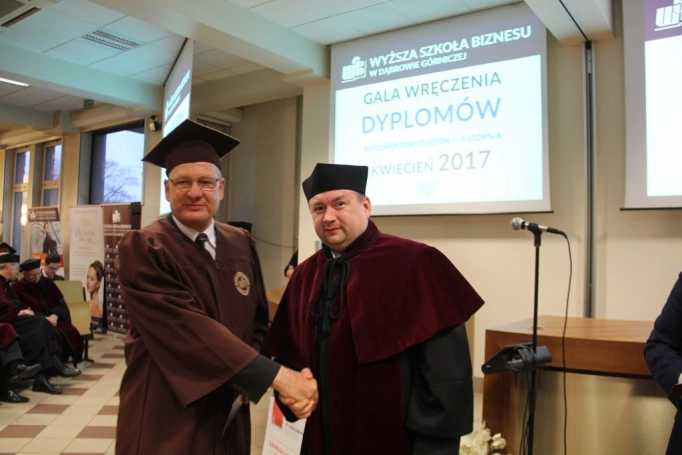 Zdjęcie nr 104 z galerii Gala wręczenia dyplomów absolwentom studiów I i II stopnia - 07.04.2017