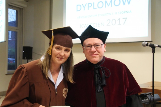 Zdjęcie nr 106 z galerii Gala wręczenia dyplomów absolwentom studiów I i II stopnia - 07.04.2017