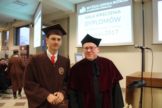 Zdjęcie nr 107 z galerii Gala wręczenia dyplomów absolwentom studiów I i II stopnia - 07.04.2017