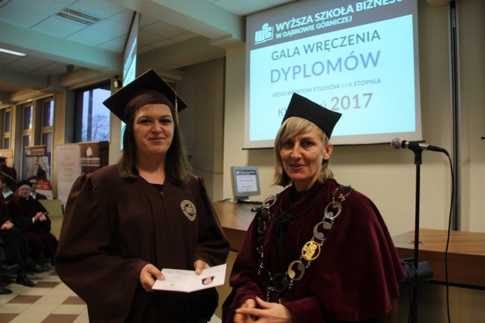 Zdjęcie nr 112 z galerii Gala wręczenia dyplomów absolwentom studiów I i II stopnia - 07.04.2017