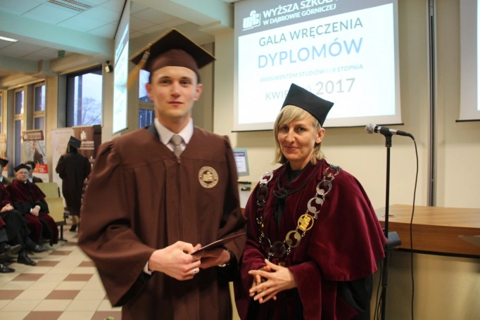 Zdjęcie nr 113 z galerii Gala wręczenia dyplomów absolwentom studiów I i II stopnia - 07.04.2017