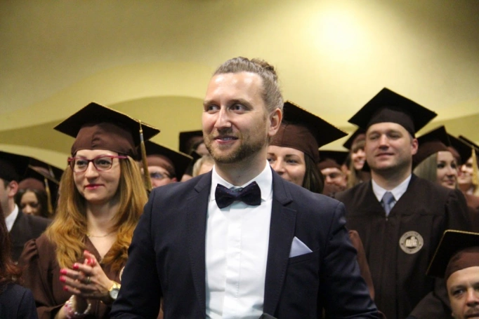 Zdjęcie nr 125 z galerii Gala wręczenia dyplomów absolwentom studiów I i II stopnia - 07.04.2017