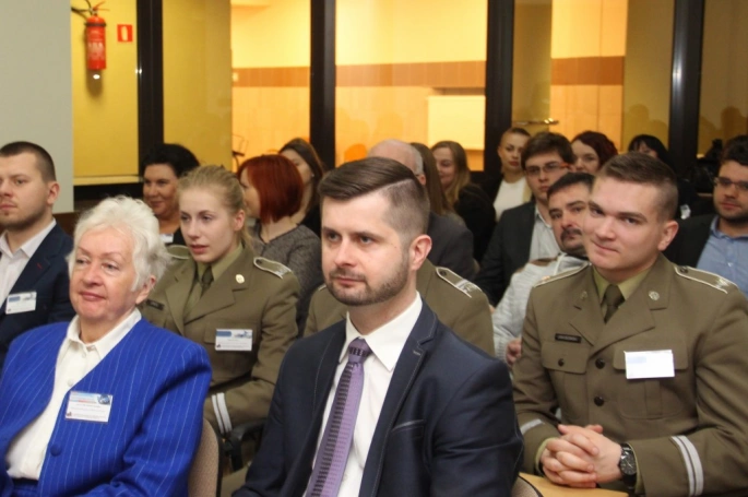 Zdjęcie nr 11 z galerii IV Ogólnopolska Konferencja Naukowa „Aspekty logistyczne w biznesie” oraz V Studencka Konferencja Logistyczna StuKoL