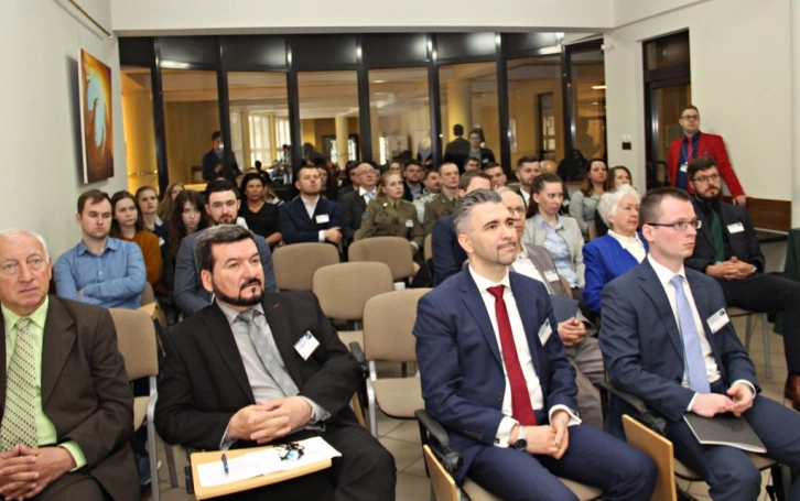 Zdjęcie nr 15 z galerii IV Ogólnopolska Konferencja Naukowa „Aspekty logistyczne w biznesie” oraz V Studencka Konferencja Logistyczna StuKoL