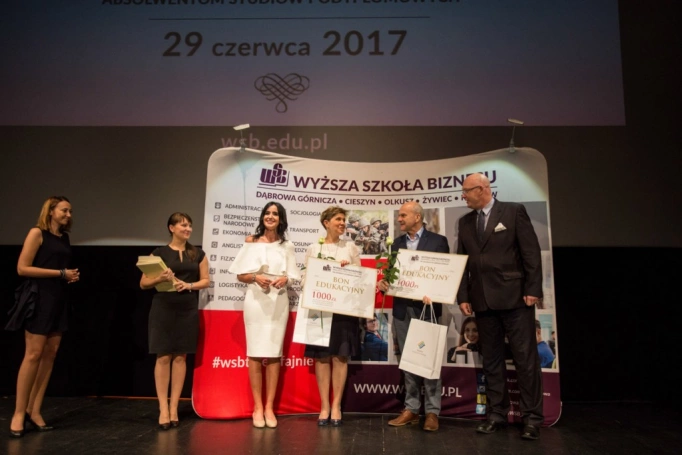 Zdjęcie nr 13 z galerii Maja i Andrzej Sikorowscy na gali zakończenia studiów podyplomowych 