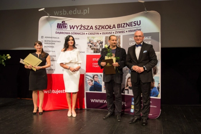 Zdjęcie nr 14 z galerii Maja i Andrzej Sikorowscy na gali zakończenia studiów podyplomowych 