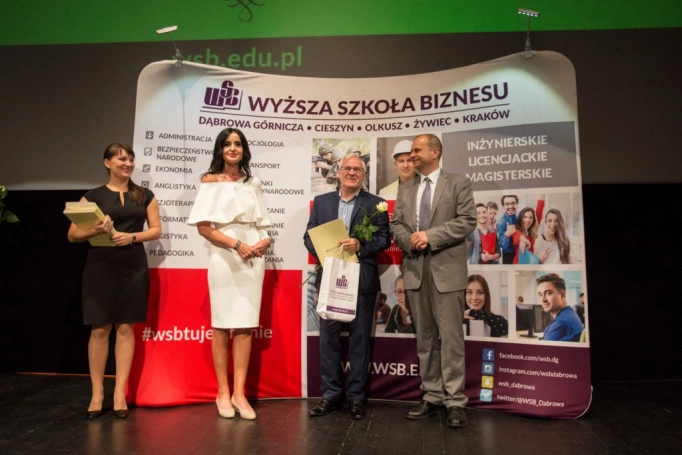 Zdjęcie nr 15 z galerii Maja i Andrzej Sikorowscy na gali zakończenia studiów podyplomowych 