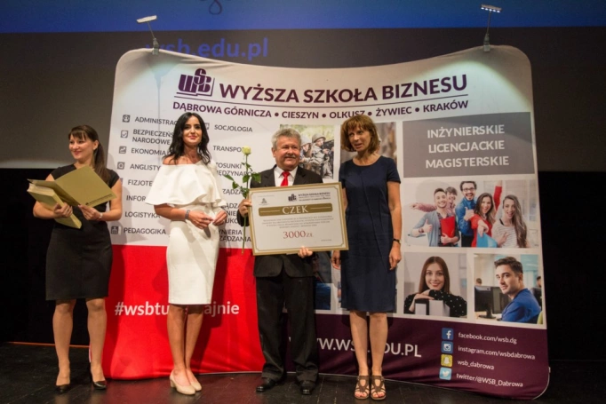 Zdjęcie nr 16 z galerii Maja i Andrzej Sikorowscy na gali zakończenia studiów podyplomowych 