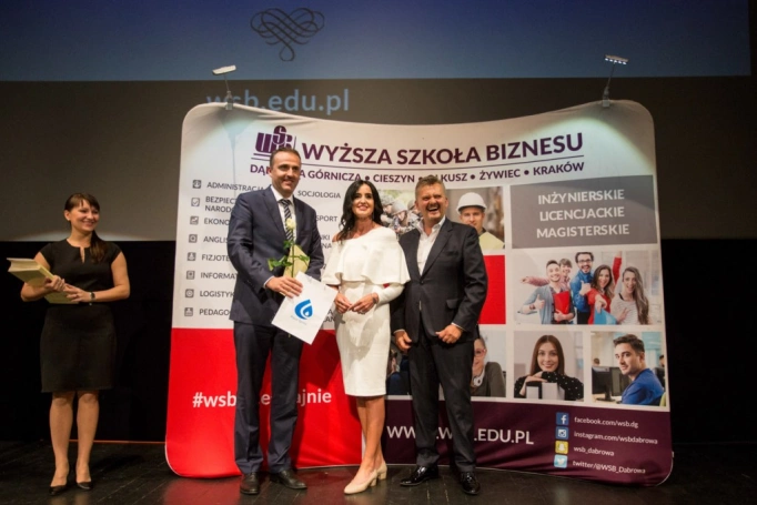 Zdjęcie nr 17 z galerii Maja i Andrzej Sikorowscy na gali zakończenia studiów podyplomowych 