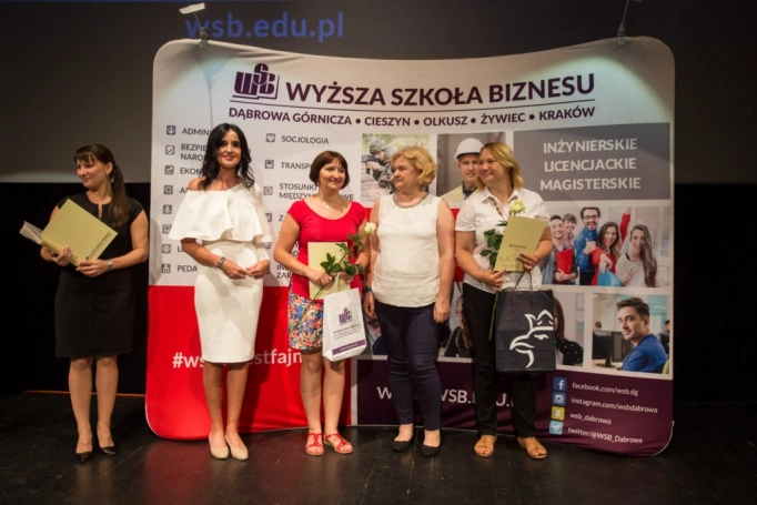 Zdjęcie nr 18 z galerii Maja i Andrzej Sikorowscy na gali zakończenia studiów podyplomowych 