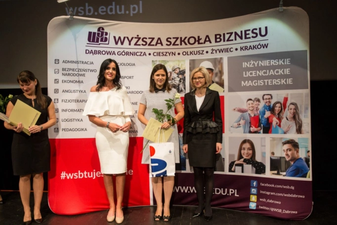 Zdjęcie nr 19 z galerii Maja i Andrzej Sikorowscy na gali zakończenia studiów podyplomowych 