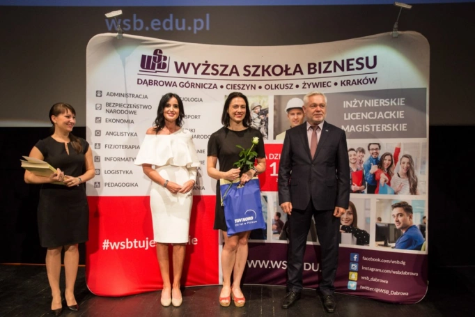 Zdjęcie nr 21 z galerii Maja i Andrzej Sikorowscy na gali zakończenia studiów podyplomowych 