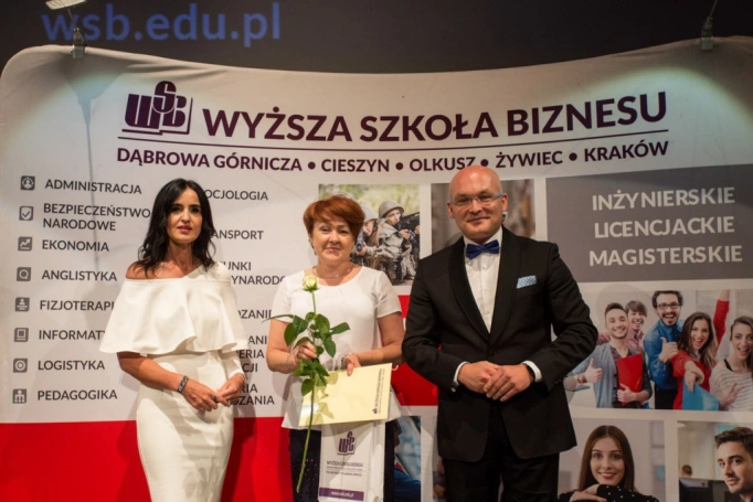 Zdjęcie nr 22 z galerii Maja i Andrzej Sikorowscy na gali zakończenia studiów podyplomowych 