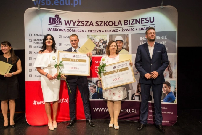 Zdjęcie nr 25 z galerii Maja i Andrzej Sikorowscy na gali zakończenia studiów podyplomowych 
