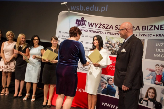 Zdjęcie nr 28 z galerii Maja i Andrzej Sikorowscy na gali zakończenia studiów podyplomowych 