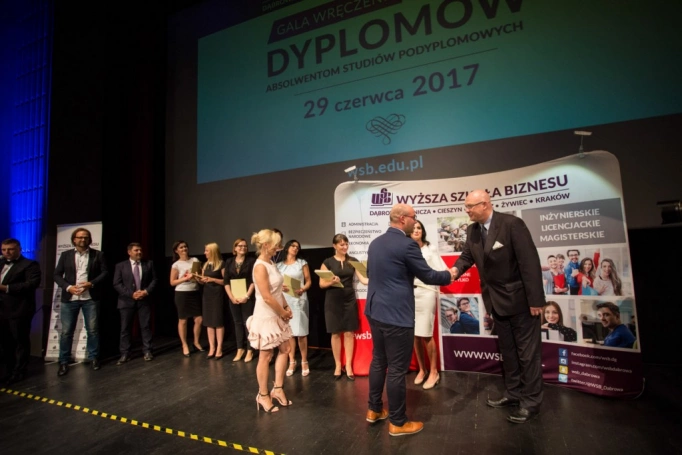 Zdjęcie nr 29 z galerii Maja i Andrzej Sikorowscy na gali zakończenia studiów podyplomowych 