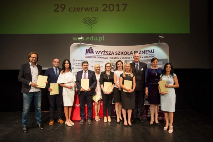 Zdjęcie nr 30 z galerii Maja i Andrzej Sikorowscy na gali zakończenia studiów podyplomowych 