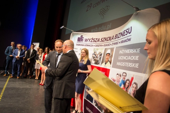 Zdjęcie nr 31 z galerii Maja i Andrzej Sikorowscy na gali zakończenia studiów podyplomowych 
