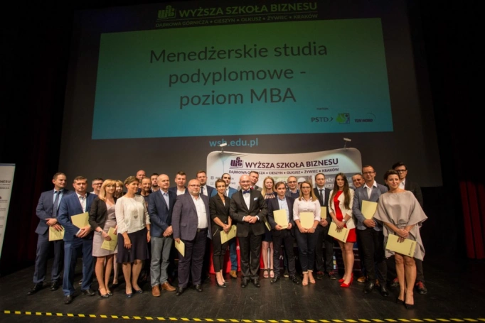 Zdjęcie nr 32 z galerii Maja i Andrzej Sikorowscy na gali zakończenia studiów podyplomowych 