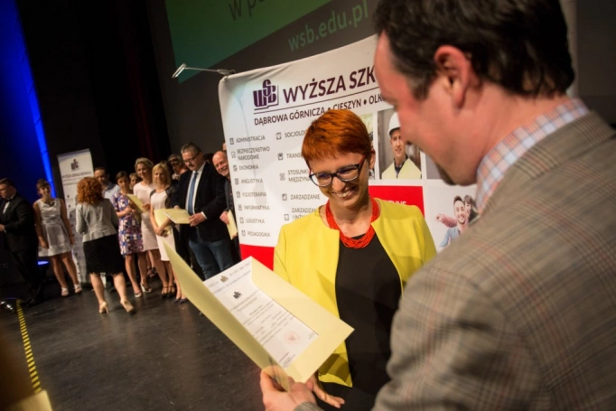 Zdjęcie nr 34 z galerii Maja i Andrzej Sikorowscy na gali zakończenia studiów podyplomowych 