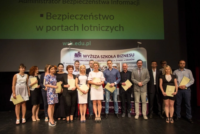 Zdjęcie nr 35 z galerii Maja i Andrzej Sikorowscy na gali zakończenia studiów podyplomowych 