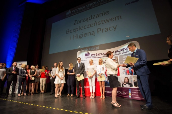 Zdjęcie nr 36 z galerii Maja i Andrzej Sikorowscy na gali zakończenia studiów podyplomowych 