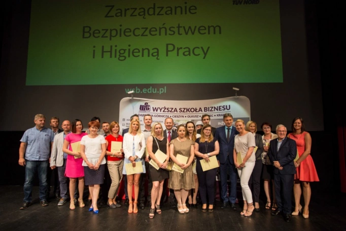 Zdjęcie nr 37 z galerii Maja i Andrzej Sikorowscy na gali zakończenia studiów podyplomowych 