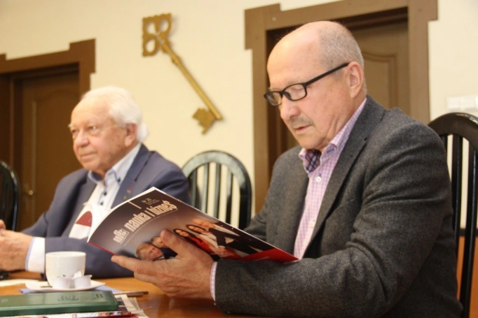 Zdjęcie nr 3 z galerii Spotkanie z przedstawicielami Fundacji Polonii Gospodarczej Świata